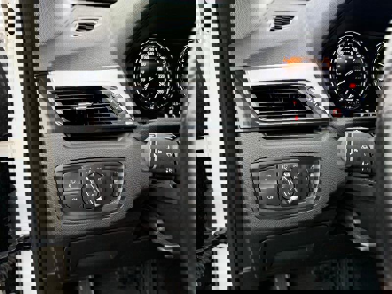 Image BMW SÉRIE X1 18d 2.0 150 Business sDrive GPS Bluetooth Radar AV/AR Régul Clim auto Gtie 1 an